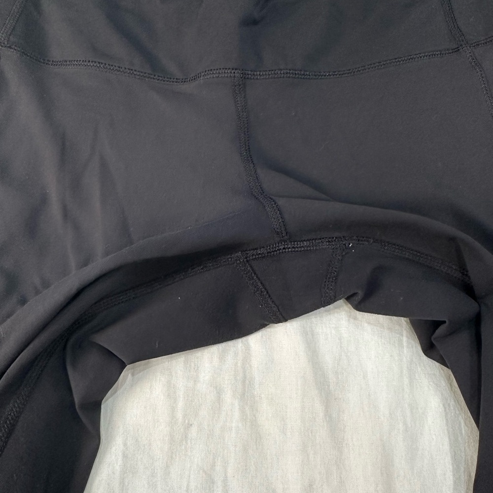 Lululemon Athletica Black Cropped Leggings with Ruched Detail - Picture 6 of 13